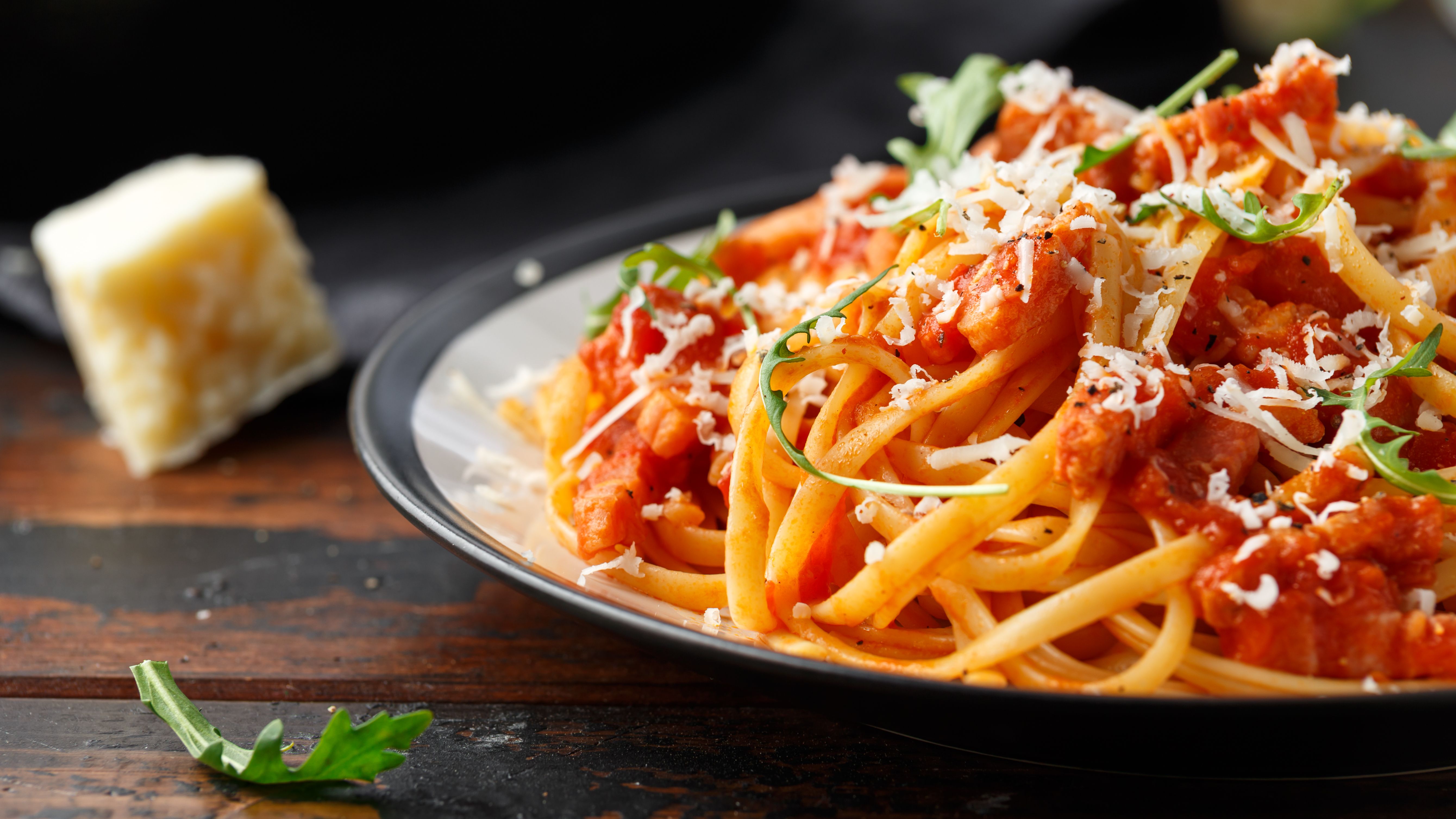 I trucchi per fare l'amatriciana con un tocco gourmet che stupirà tutti