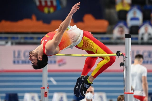 jorge ureña pasa con suficiencia el listón de altura durante el heptatlón del europeo de torun 2021