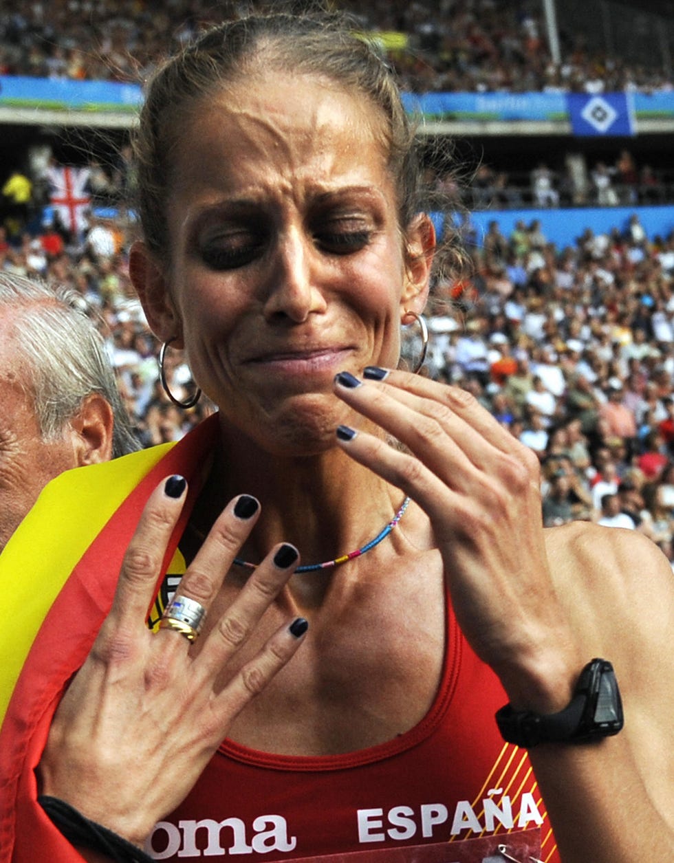 Natalia Rodríguez llora tras su descalificación en el Mundial de 2009.