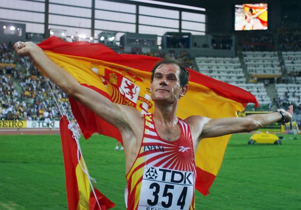 abel antón tras ganar el mundial de maratón de sevilla 99