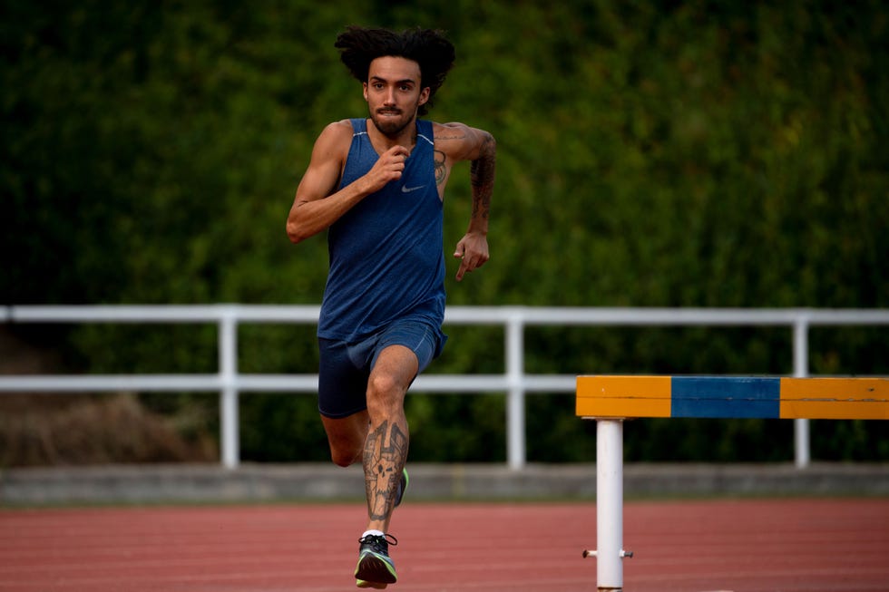 el plusmarquista español de 3000 metros obstáculos fernando carro entrena en el car de madrid el pasado 21 de julio tras el confinamiento