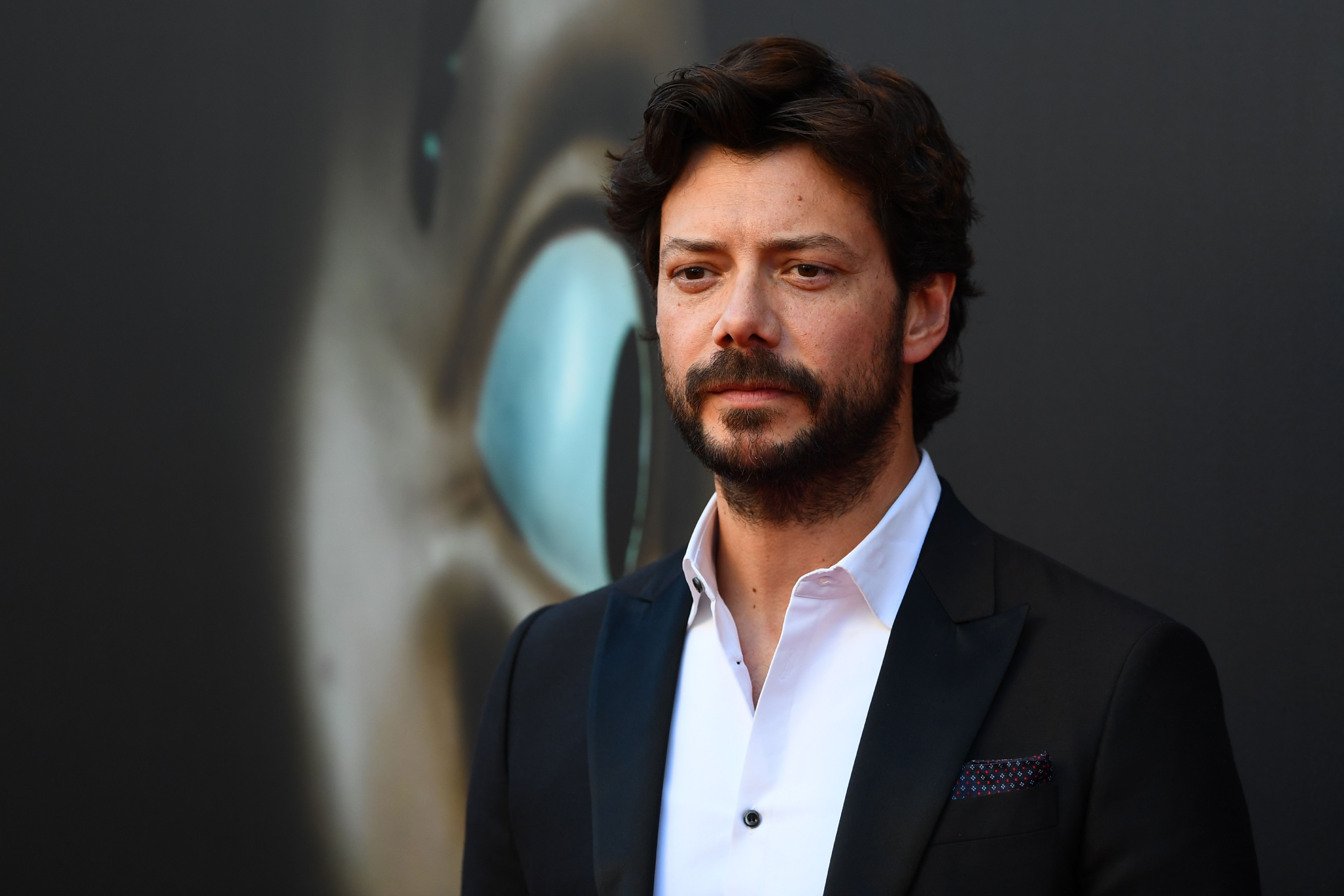 spanish actor alvaro morte poses during a photocall for the news photo 1570626668 - Álvaro Morte declara su amor por México