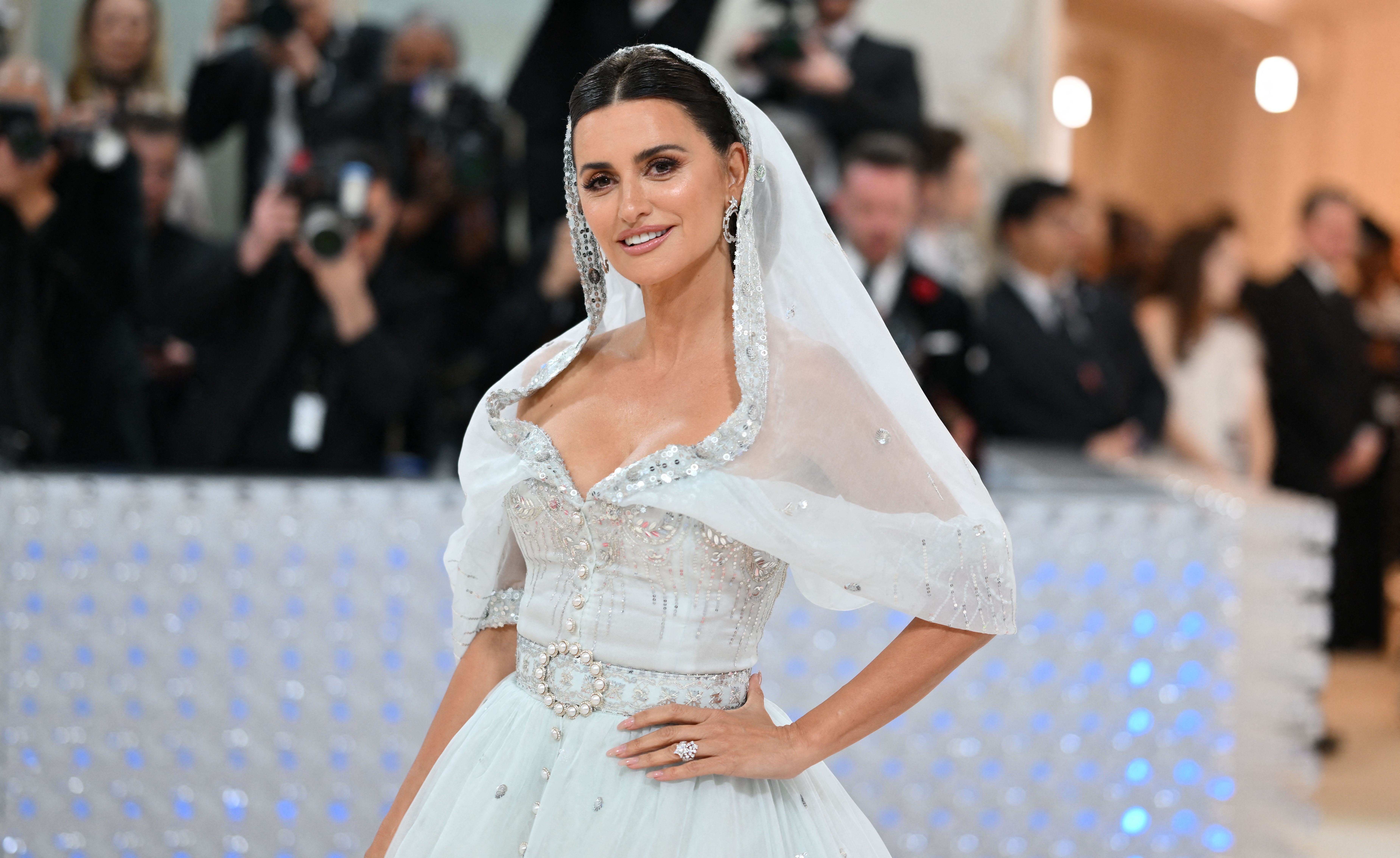 See Penelope Cruz's White Chanel Ballgown at the 2023 Met Gala: Photos –  SheKnows