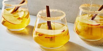 sparkling apple cider sangria with apple slices and cinnamon sticks