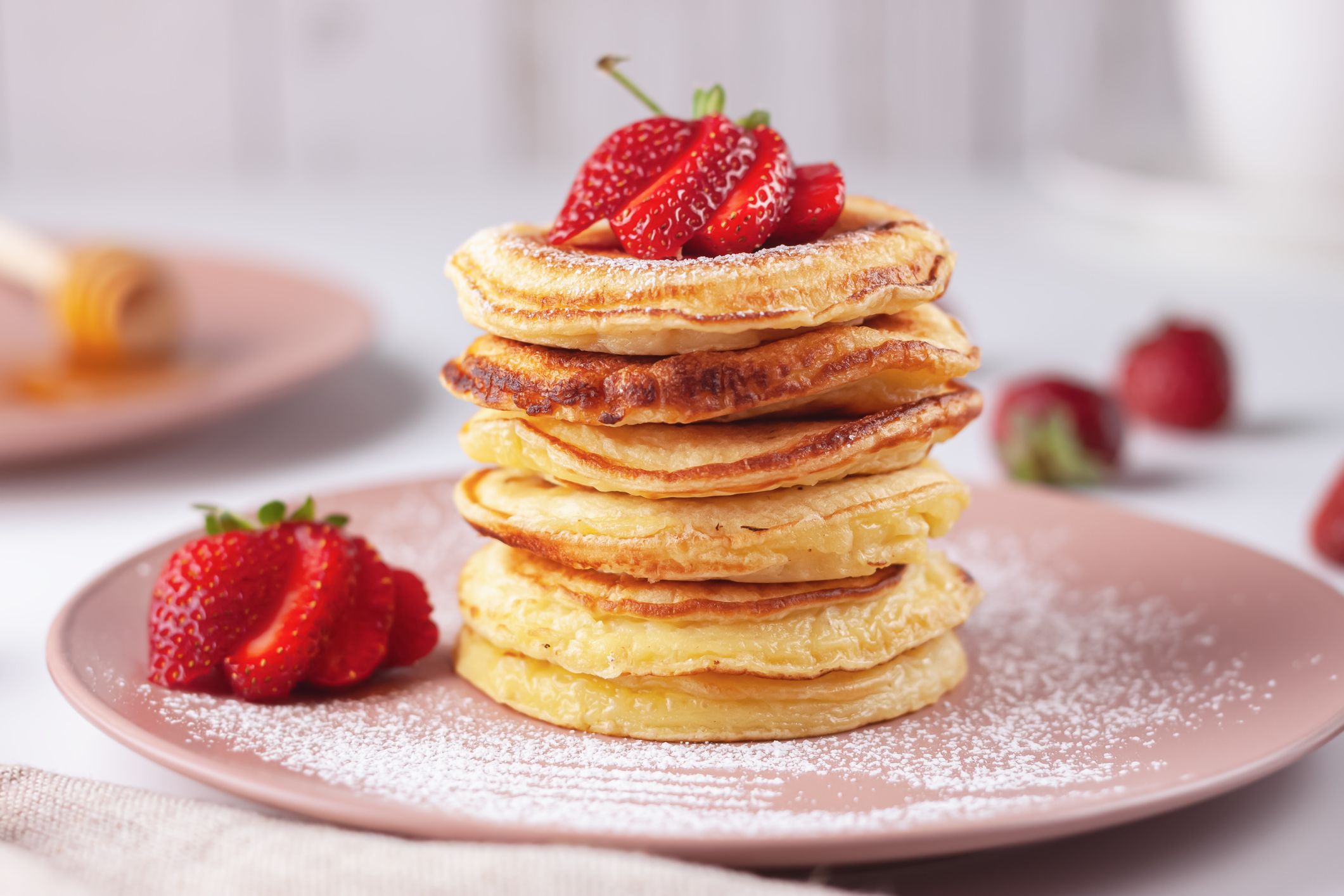 https://hips.hearstapps.com/hmg-prod/images/sparkling-water-pancakes-1646046269.jpg