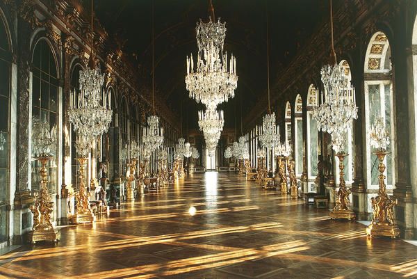 Holy places, Architecture, Building, Column, Ballroom, Palace, Chandelier, Light fixture, Arch, Place of worship, 