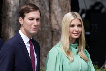 イヴァンカ・トランプ、兄の婚約者を集合写真から削除 妹