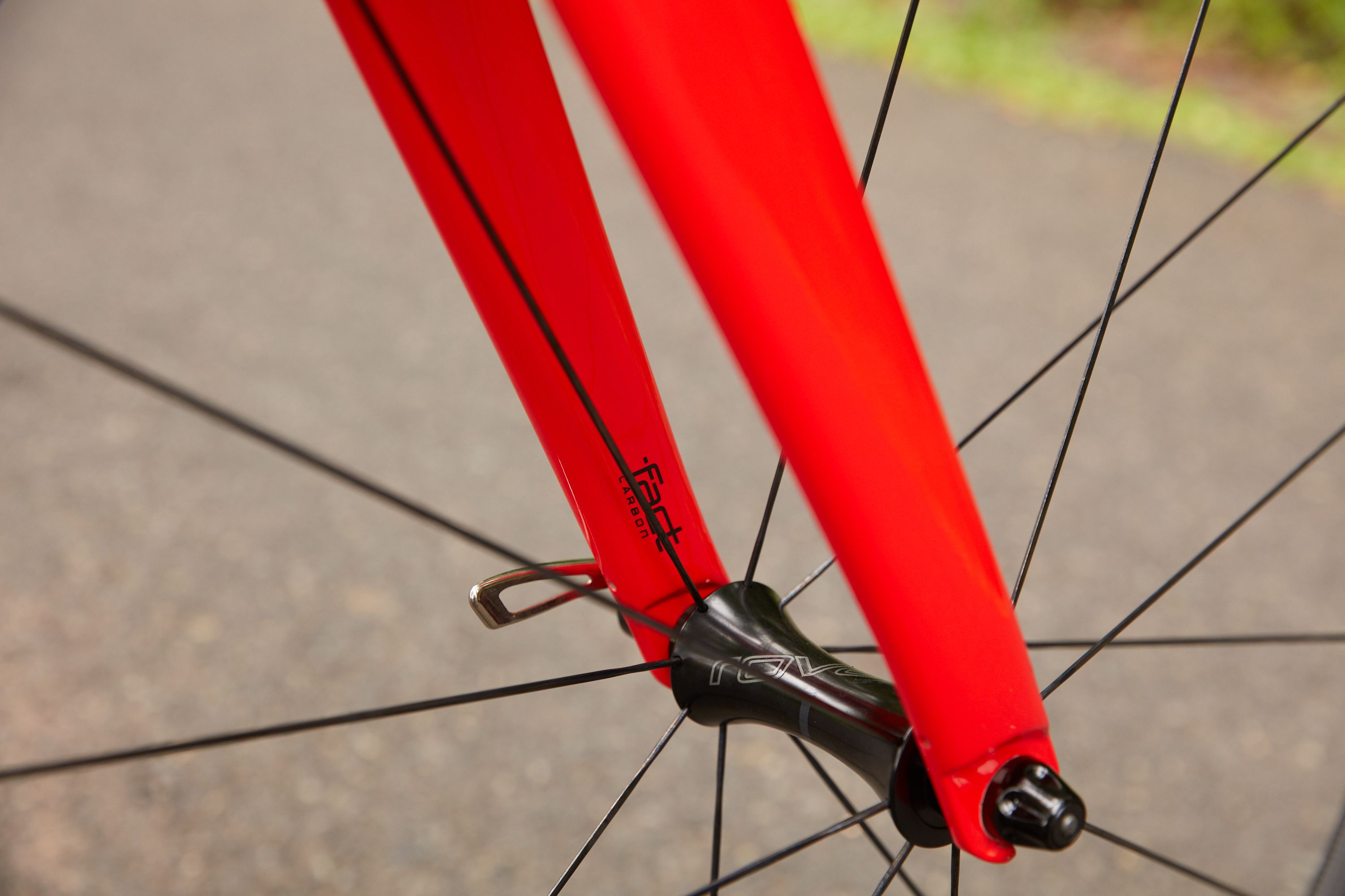 Bicycle wheel, Bicycle part, Bicycle tire, Spoke, Bicycle, Bicycle frame, Vehicle, Rim, Wheel, Road bicycle, 