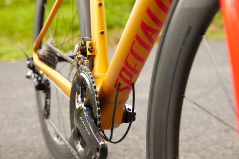 Land vehicle, Bicycle wheel, Bicycle, Vehicle, Bicycle part, Bicycle tire, Bicycle frame, Bicycle drivetrain part, Road bicycle, Bicycle fork, 
