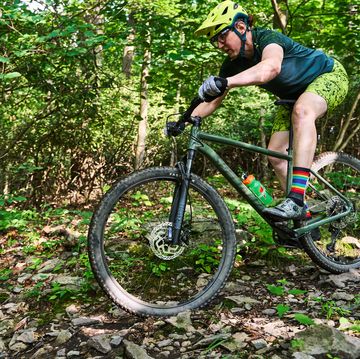 riding specialized rockhopper elite 29 mountain bike on trail
