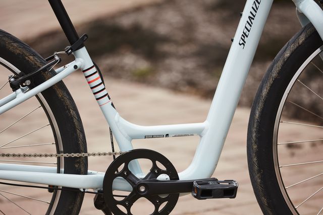 The Specialized Roll has a low step-over frame