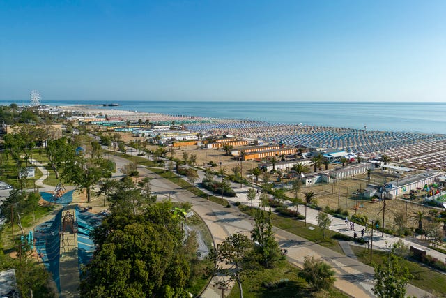 Sport, yoga, surfskate, tornei e corsi in riva al mare: le attività da non perdere sulle spiagge di Rimini nell'estate 2025