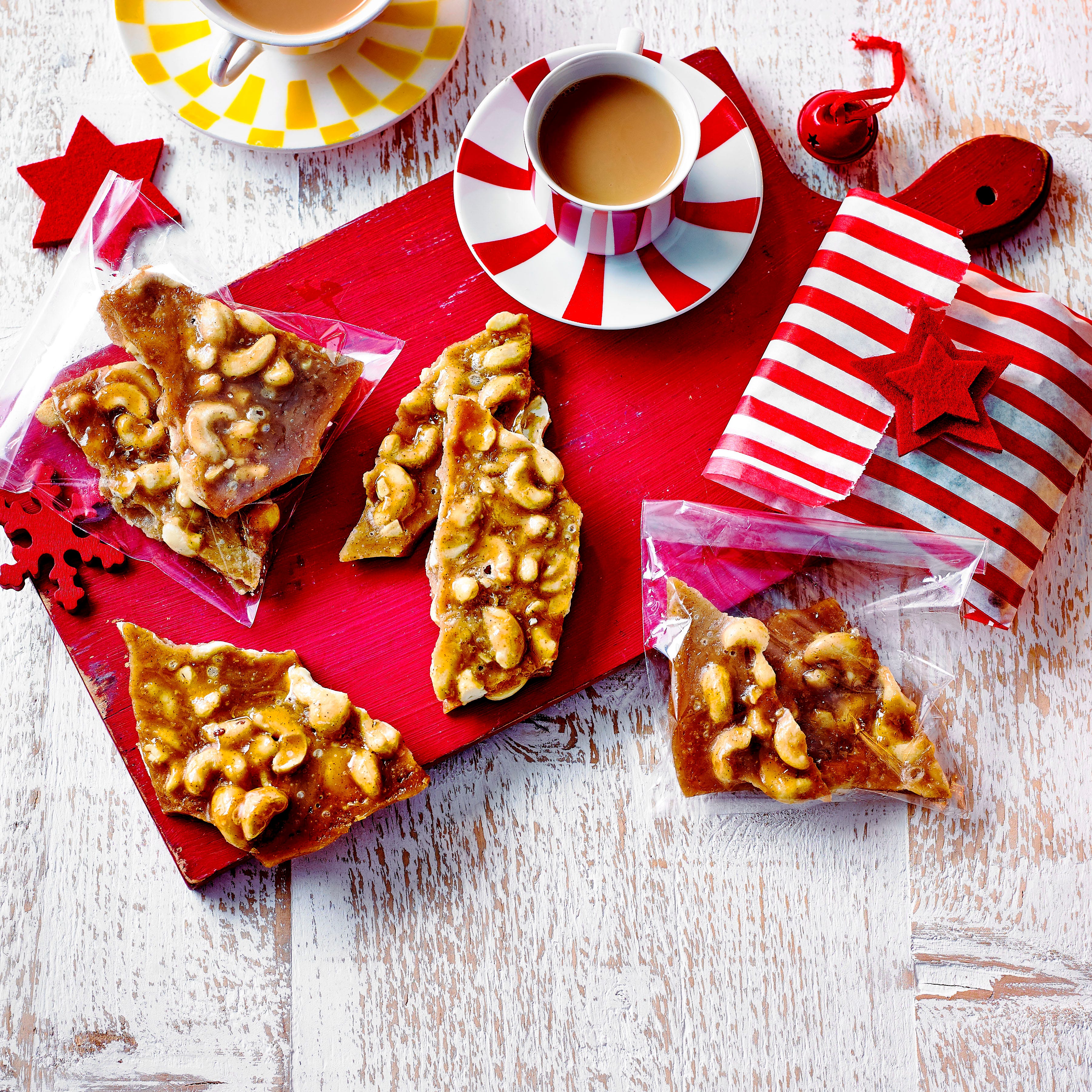 best homemade christmas gifts spiced cashew brittle