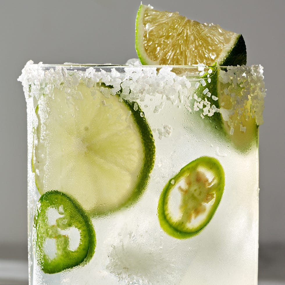 spicy margarita with jalapeno slices and lime