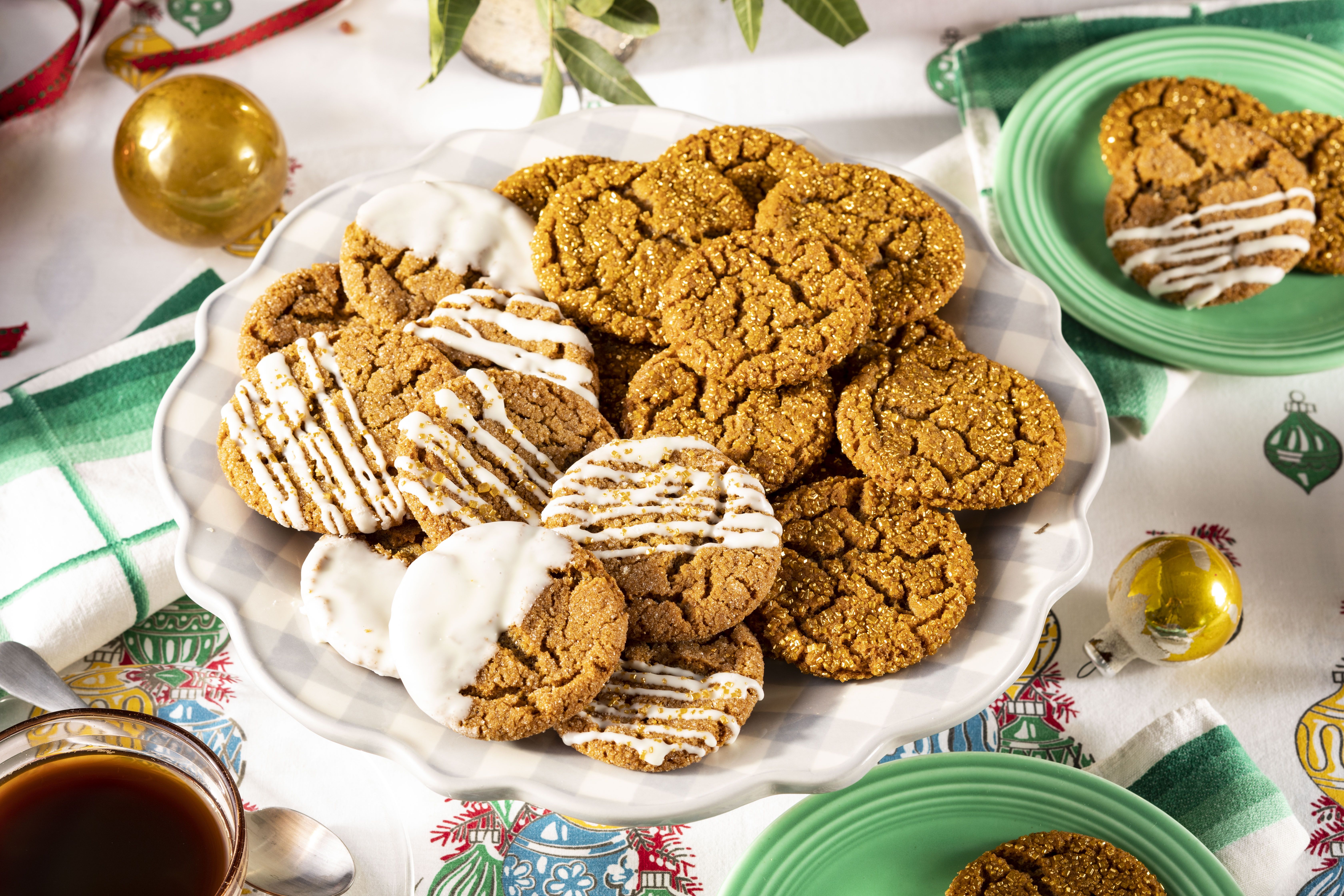 https://hips.hearstapps.com/hmg-prod/images/spicy-molasses-cookies-recipe-1636734386.jpg