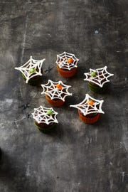 spiderweb cupcakes