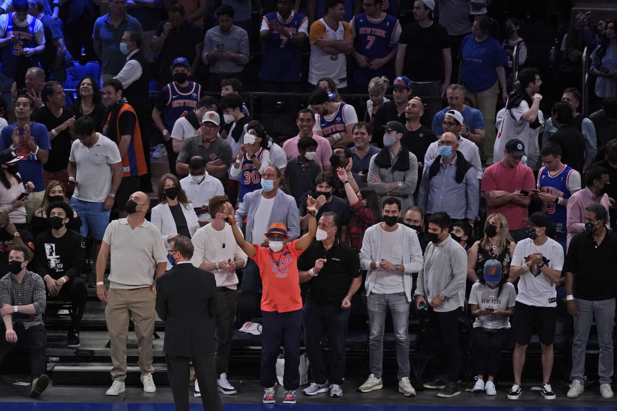 Knicks fans react outside Madison Square Garden after Game 5 victory over  Heat - Newsday