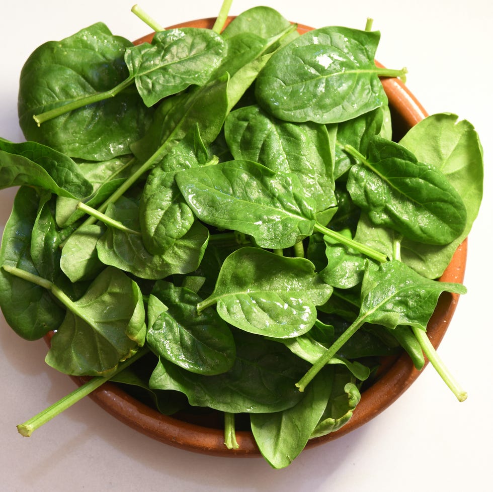 foods high in magnesium spinach bowl of spinach