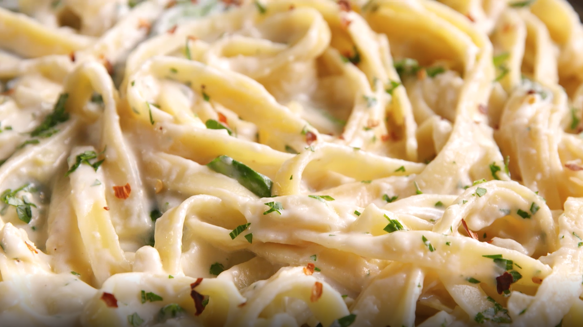 preview for Spinach & Artichoke Alfredo = CAN'T. STOP. EATING.