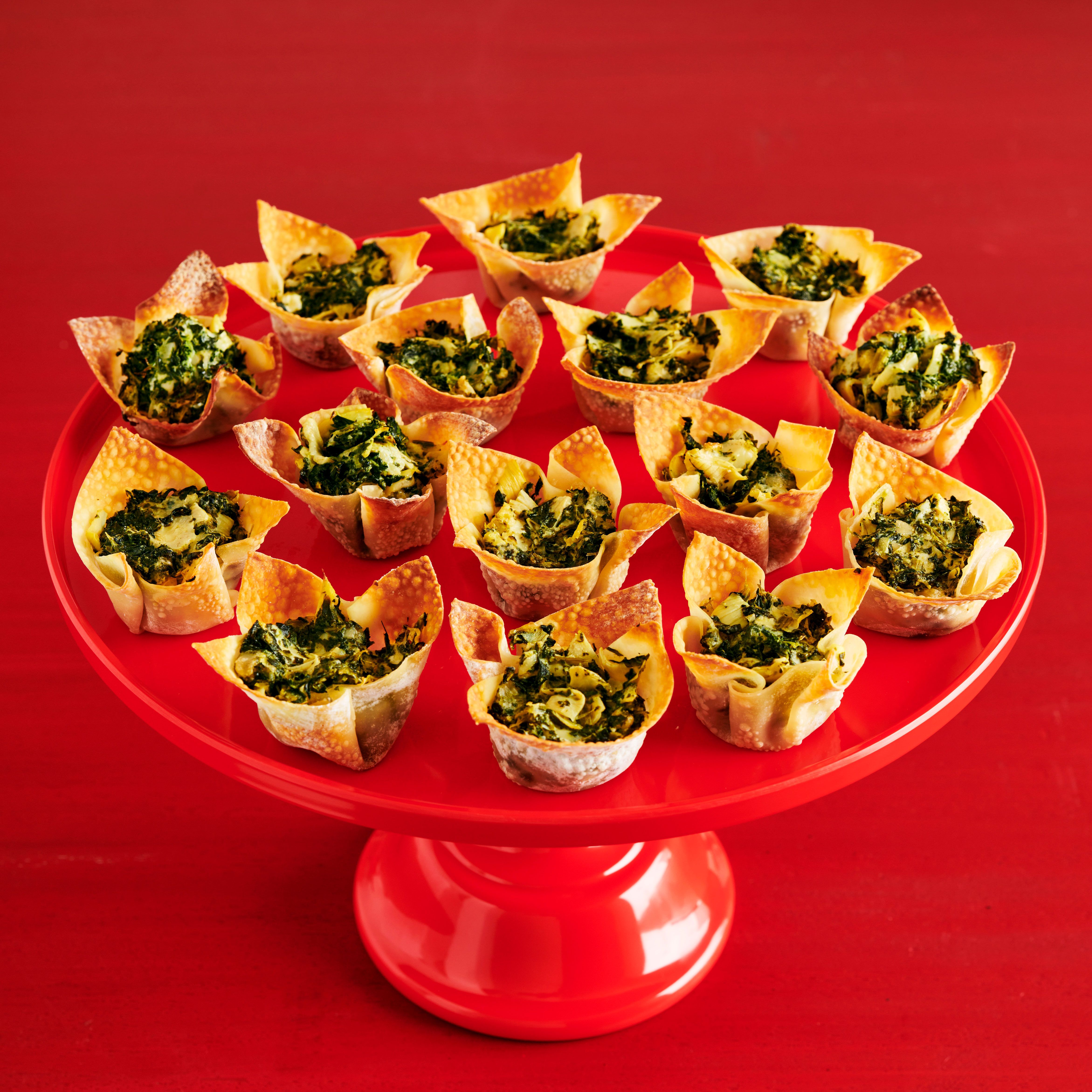 https://hips.hearstapps.com/hmg-prod/images/spinach-artichoke-dip-cups-recipe-1-1665081455.jpg