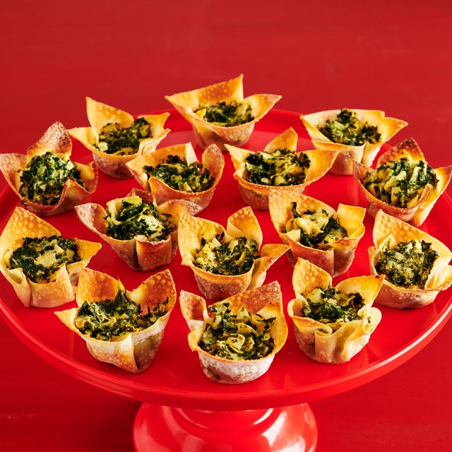 https://hips.hearstapps.com/hmg-prod/images/spinach-artichoke-dip-cups-recipe-1-1665081455.jpg?crop=0.854xw:0.854xh;0.0646xw,0.0255xh&resize=640:*
