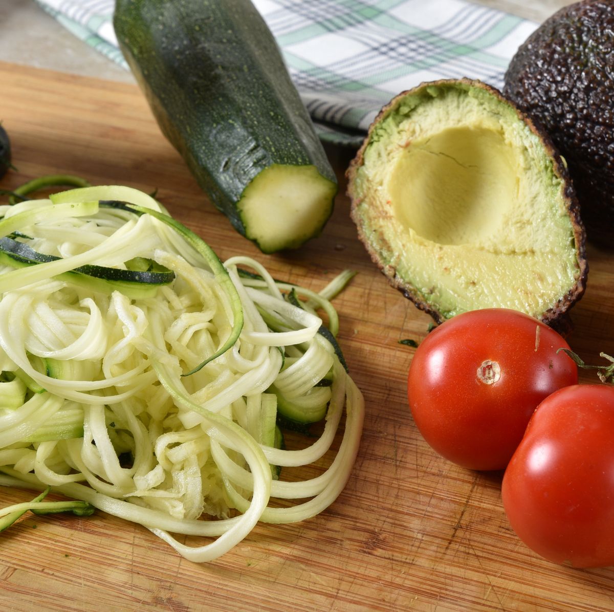 Spiralized zucchini with tomatoes and avocado
