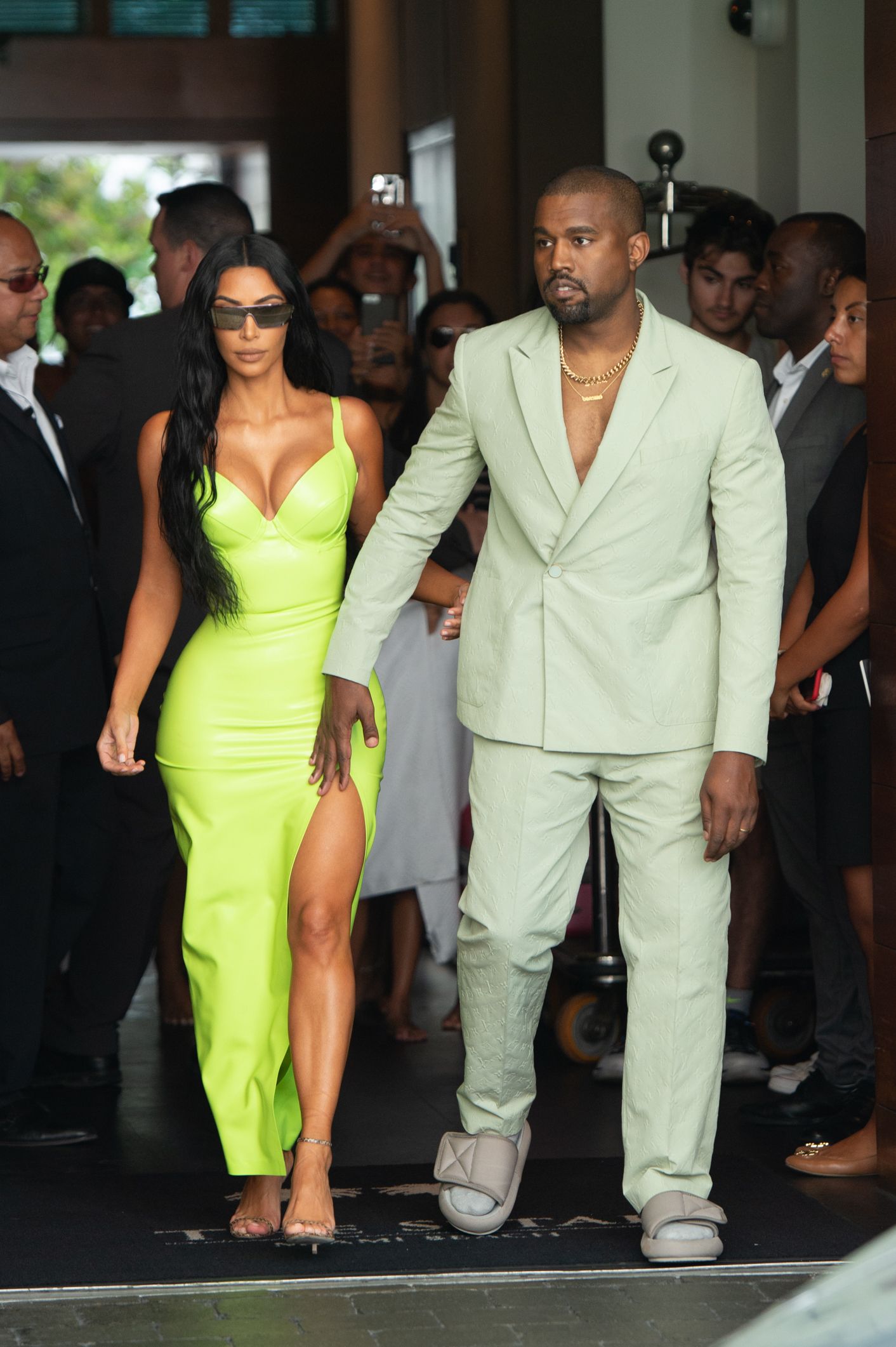 bold I udlandet Falde tilbage Kanye West Wore Very Small Slides to 2 Chainz Wedding in Miami -- Kim  Kardashian Yeezy Slides