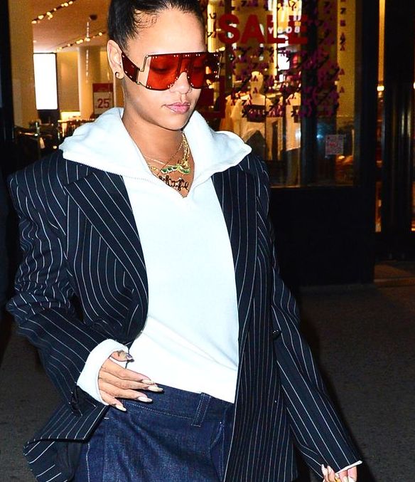 Rihanna Steps Out To Dinner In NYC