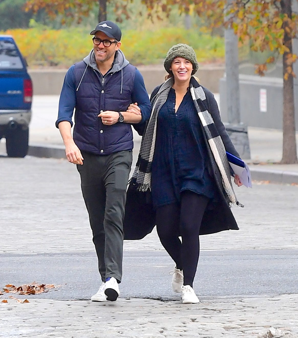 Blake Lively & Ryan Reynolds Look So In Love During Walk in NYC: Photo  4984769, Blake Lively, Ryan Reynolds Photos