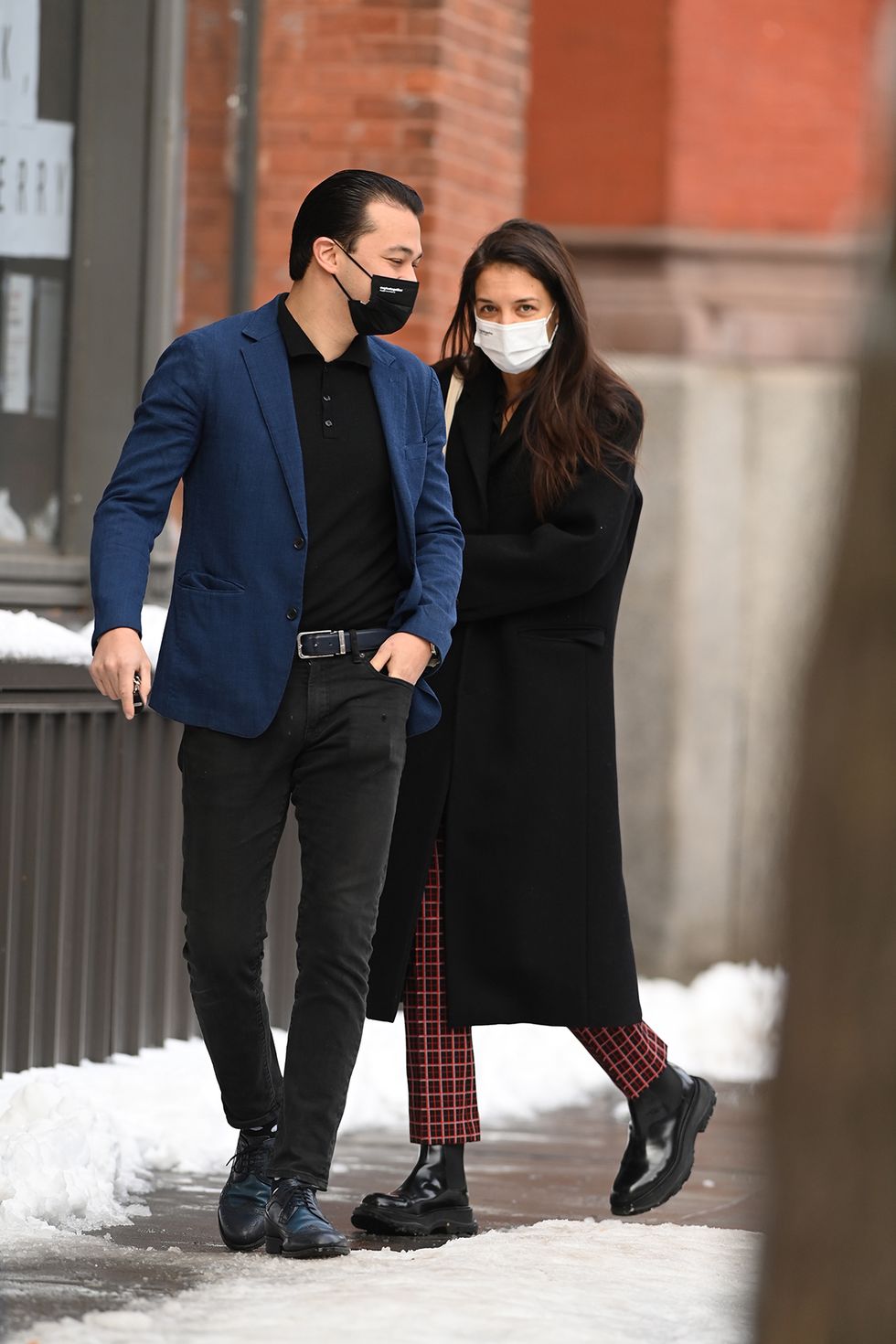 exclusive katie holmes spotted out for a walk on her 42nd birthday with her boyfriend emilio vitolo a day after a heavy snow storm in new york city earlier today, the couple declared their love for each other on instagrampictured emilio vitolo jr,katie holmesref spl5203658 181220 exclusivepicture by elder ordonez  splashnewscomsplash news and picturesusa 1 310 525 5808london 44 020 8126 1009berlin 49 175 3764 166photodesksplashnewscomworld rights, no poland rights, no portugal rights, no russia rights