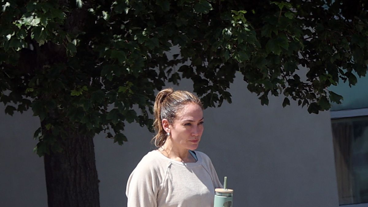 Jennifer Lopez's Luxe Gym Outfit Includes a Rare Hermès Birkin Bag