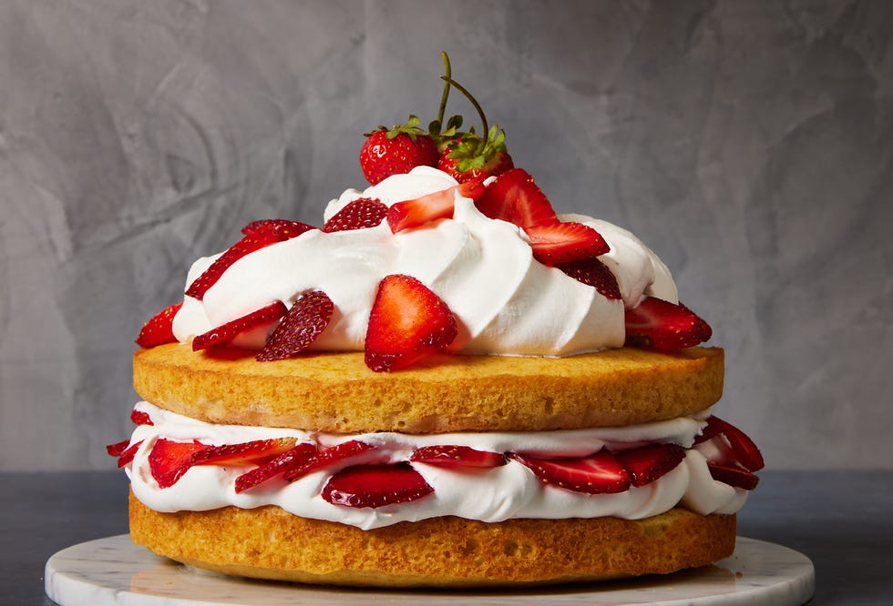 sponge cake with whipped cream and strawberries