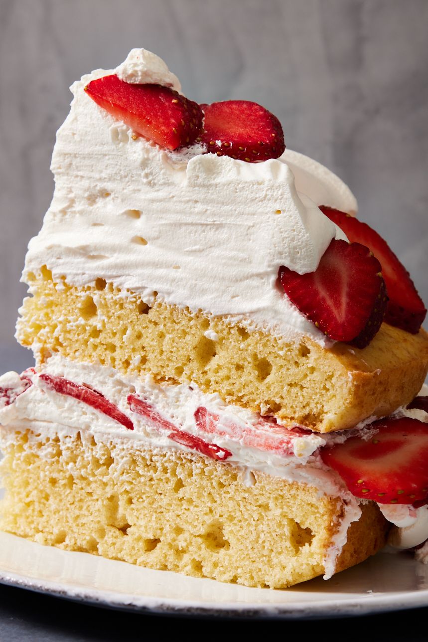 sponge cake with whipped cream and strawberries