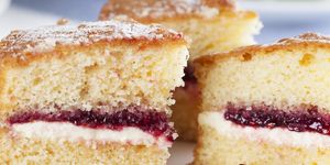 queen's victoria sponge cake recipe