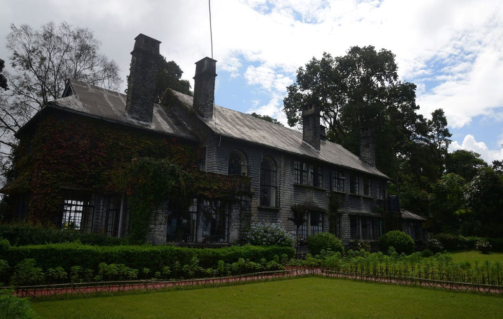 13. MORGAN HOUSE, INDIA MORGAN HOUSE INDIAIn dit Britse koloniale landhuis in de Indiase plaats Kalimpong zou de geest van de voormalige bewoonster rondwaren Het gebouw doet tegenwoordig dienst als hotel voor dappere reizigers die de stad en zijn omgeving willen bezoeken