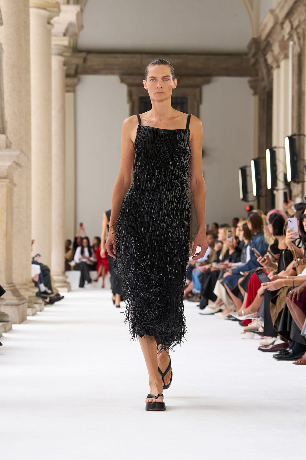 spring 2025 flip flops trend