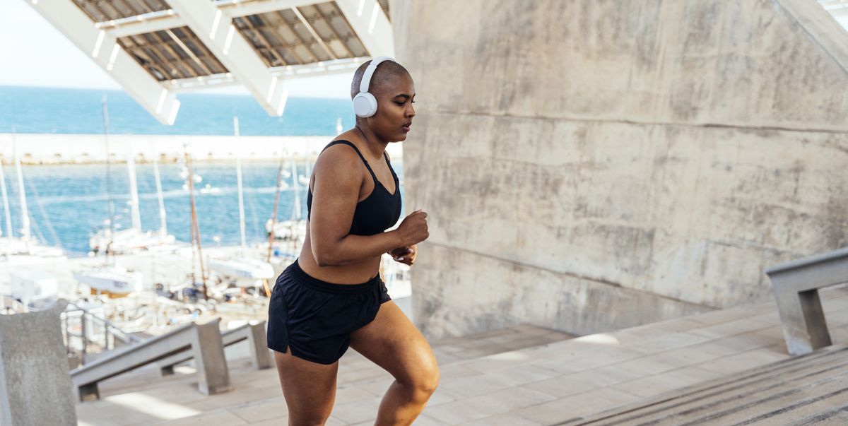 https://hips.hearstapps.com/hmg-prod/images/sporty-muscular-woman-wearing-headphones-jogging-on-royalty-free-image-1752528404.pjpeg?crop=1.00xw:0.725xh;0,0.0764xh&resize=1200:*