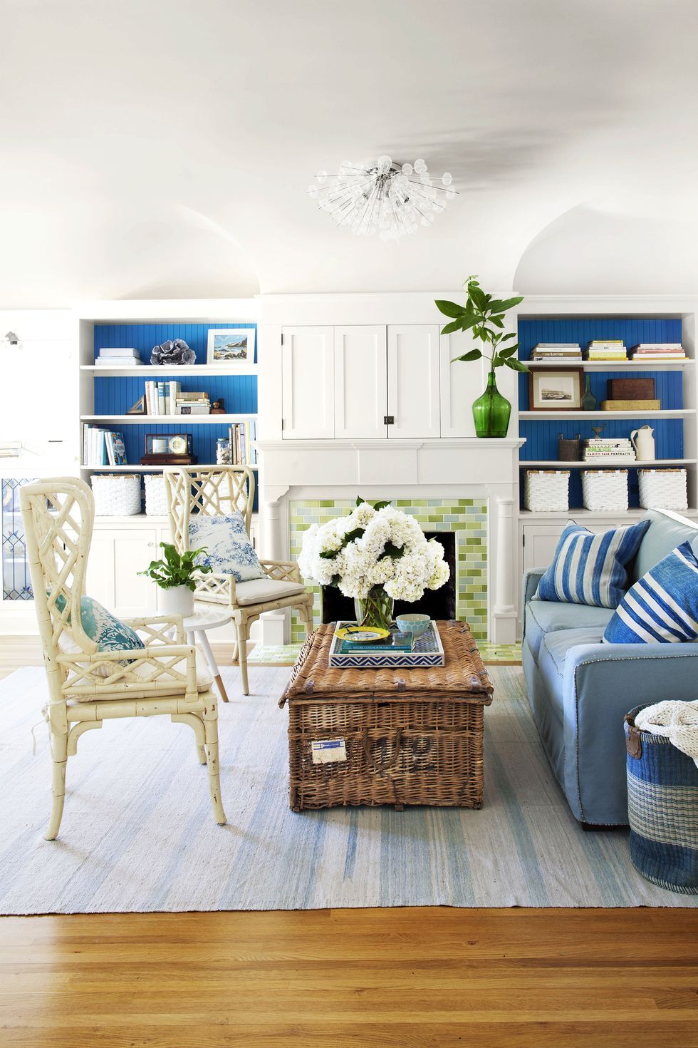 LIVING ROOM SPRING DECOR IN BLUE + WHITE