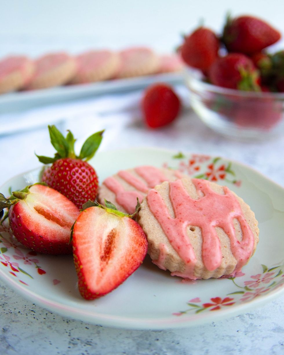 strawberry shortbread spring cookie recipe