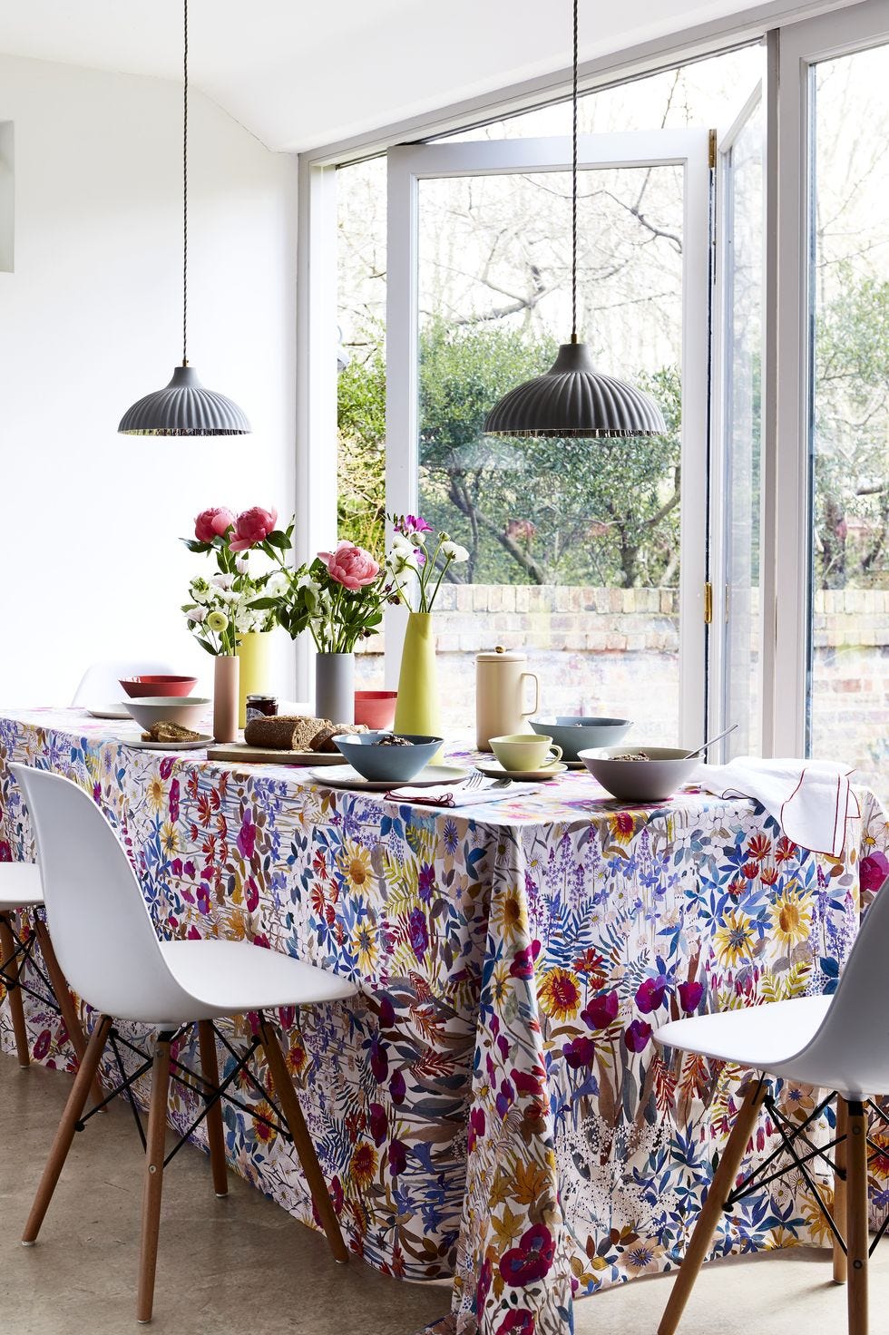 spring decor ideas floral tablecloth