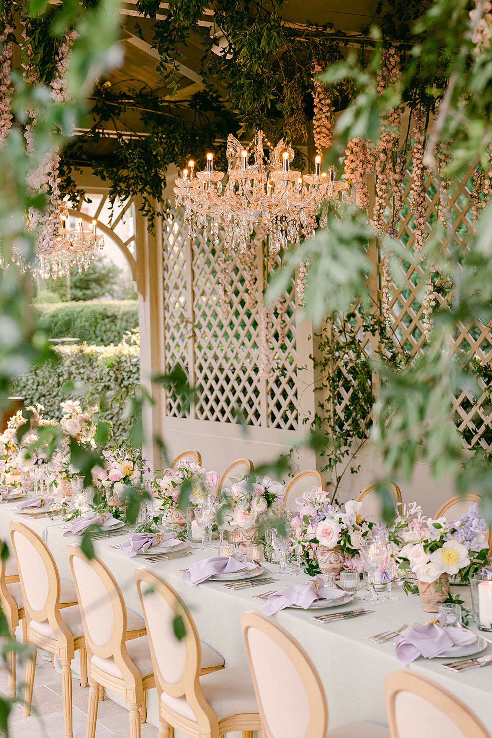 11 Elegant Spring Wedding Colors for the Perfect Big Day