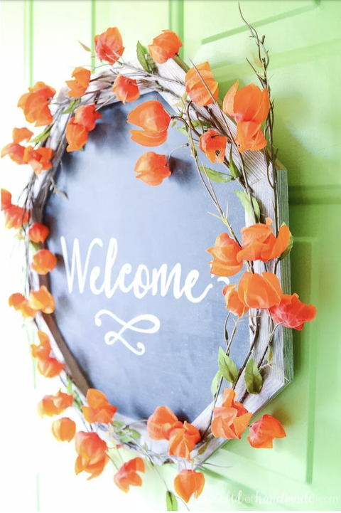 spring wreath ideas made from reclaimed wood and chalkboard
