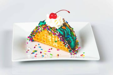 Food, Cuisine, Sweetness, Ingredient, Dishware, Dessert, Baked goods, Cake, Plate, Confectionery, 