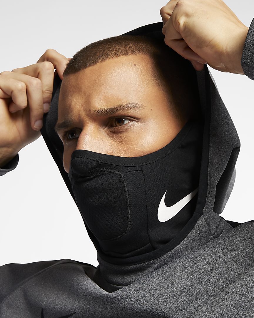Nike pone de rebajas esta mascarilla deportiva que NO es mascarilla