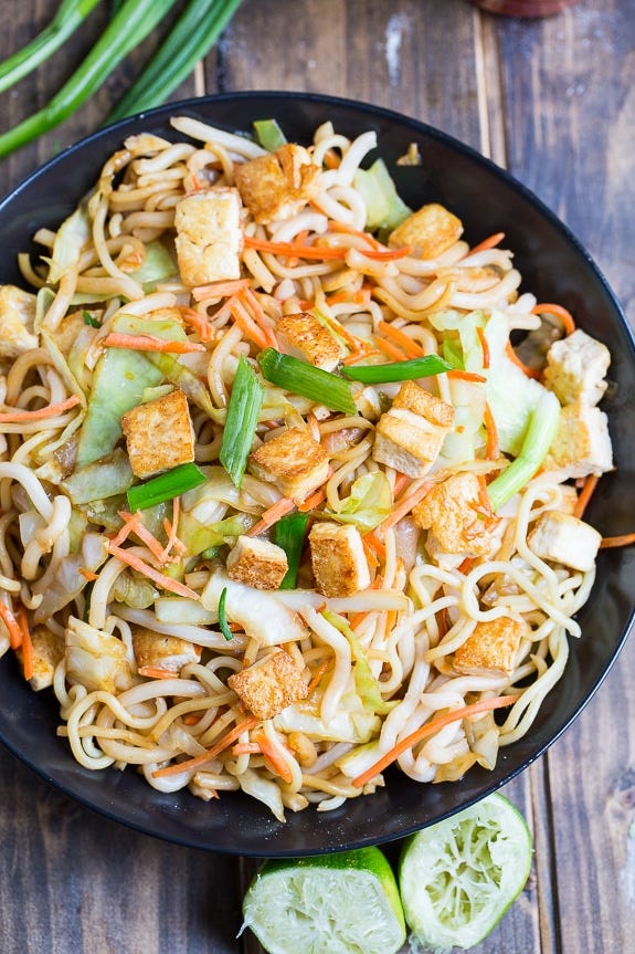 Dish, Food, Cuisine, Pad thai, Ingredient, Karedok, Noodle, Lo mein, Produce, Chinese food, 