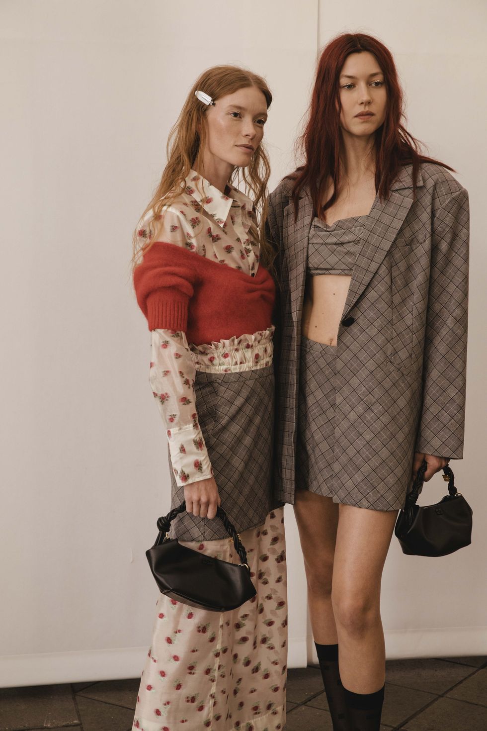 Kopenhag moda haftasında iki model, Kopenhag İlkbahar 2024 moda trendleri rehberi