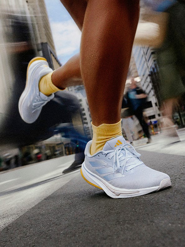 las zapatillas de running adidas supernova rise para mujer