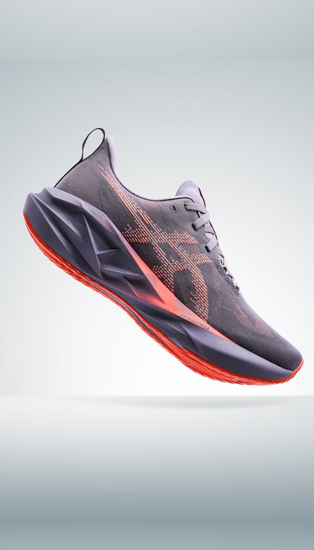 Sport shoe with distinctive design and color