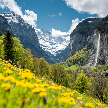 das lauterbrunnen tal im fruehling the lauterbrunnen valley in spring