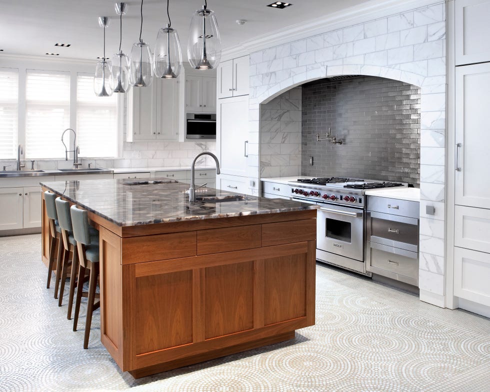 https://hips.hearstapps.com/hmg-prod/images/st-charles-of-new-york-portfolio-interiors-kitchen-1501109789-680603-1532121799.jpg?crop=1xw:1xh;center,top&resize=980:*